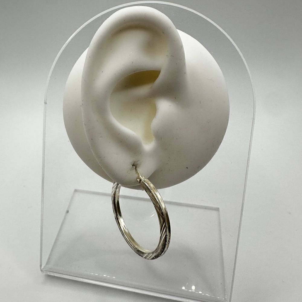 NWT 1.25" diameter sterling silver‎ and diamond cut hoop earrings! - Picture 6 of 9